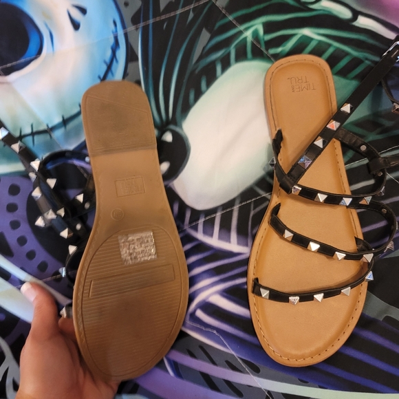 Wrap around Sandals - Picture 2 of 3